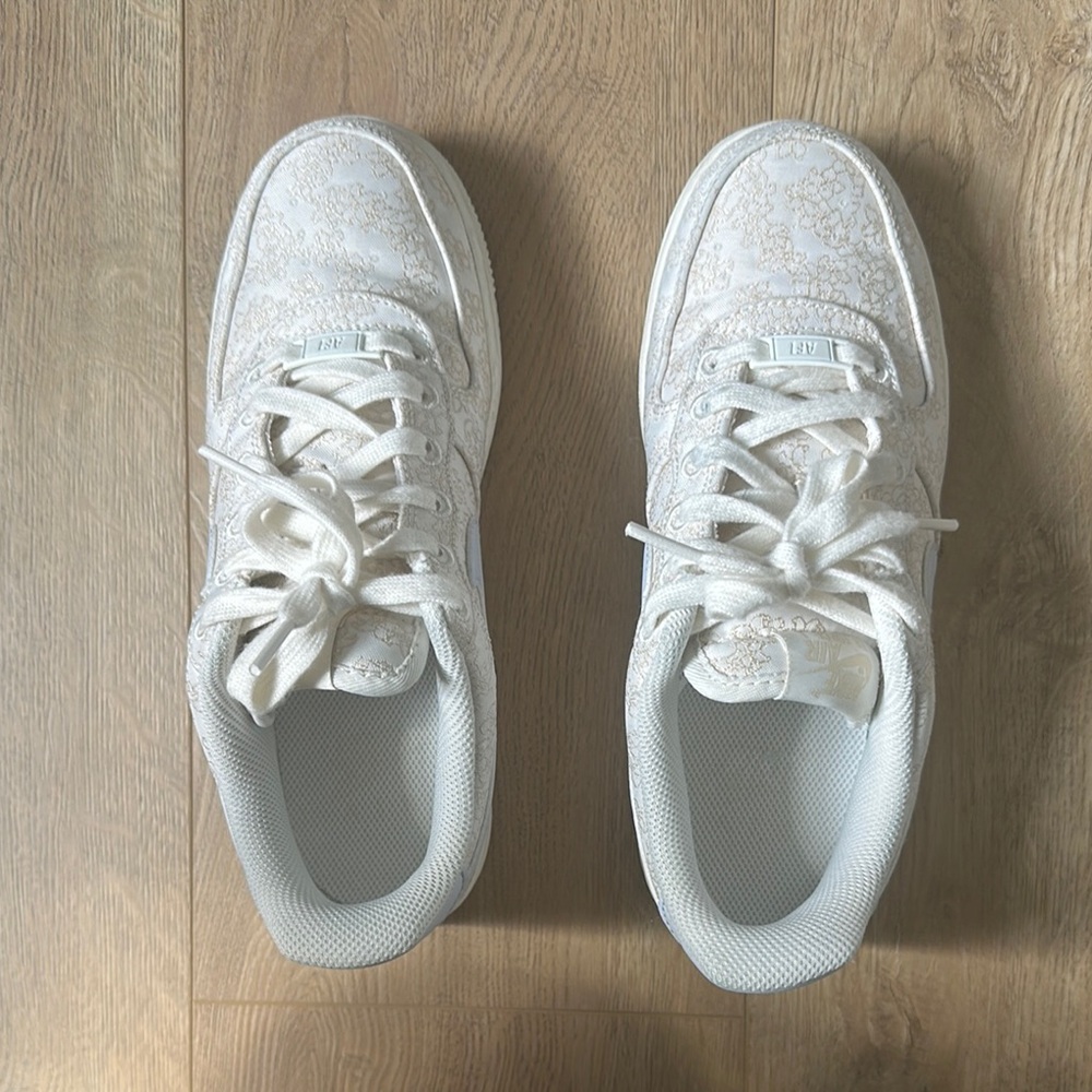 Air Force 1 ‘07 SE with embroidery flower design